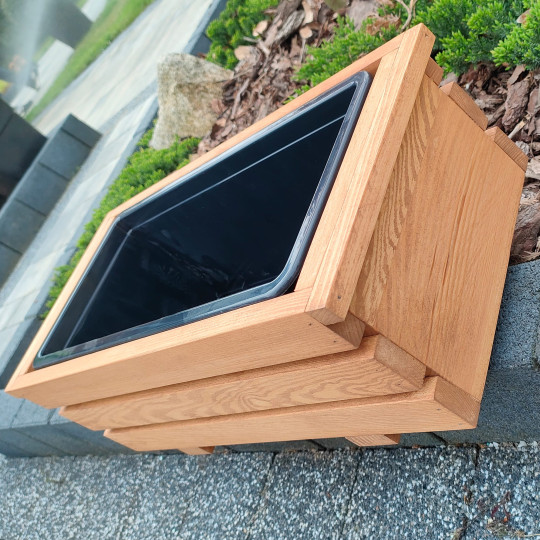 Kvalitative ghivece din lemn pentru balcon