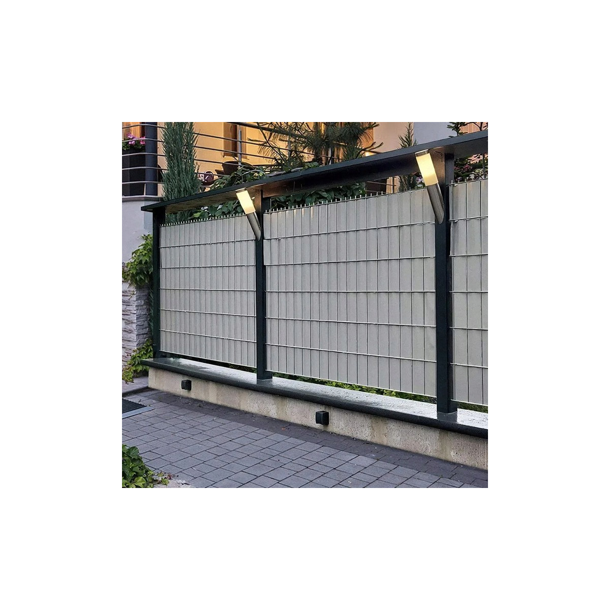 Fâșii de PVC maro pentru panouri de gard 19cmx35m cu cleme