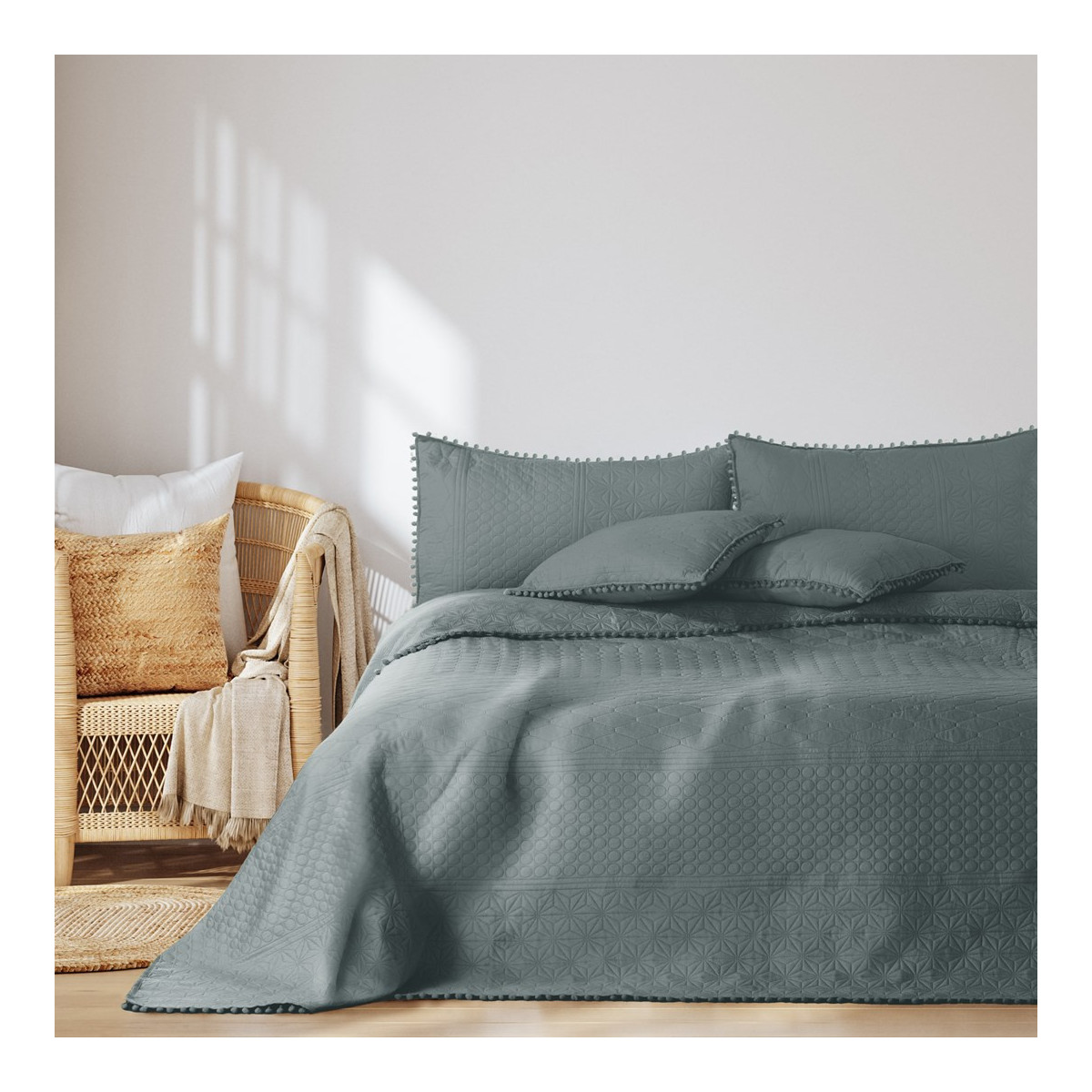 Pătură gri reversibilă pentru pat MEADORE cu pompoane, 220x240