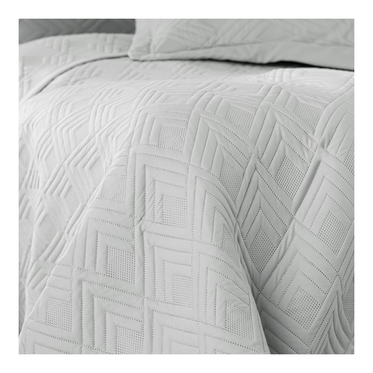 Pătura de lux pentru pat, gri deschis, cu dimensiunea 240x260.