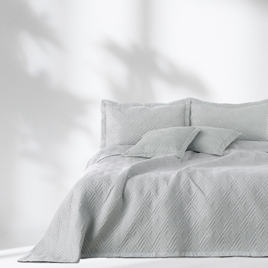 Pătura de lux pentru pat, gri deschis, cu dimensiunea 240x260.