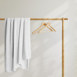 Pătura originală călduroasă din material moale HENRY, de culoare albă, 220x240