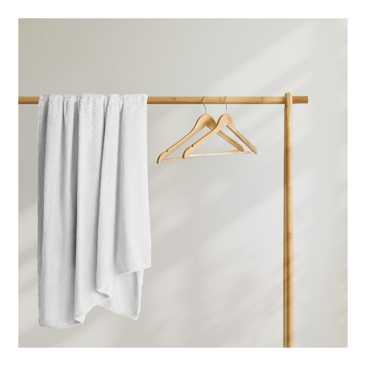 Bluza de lux din lână albă HENRY cu dimensiunea 170x210