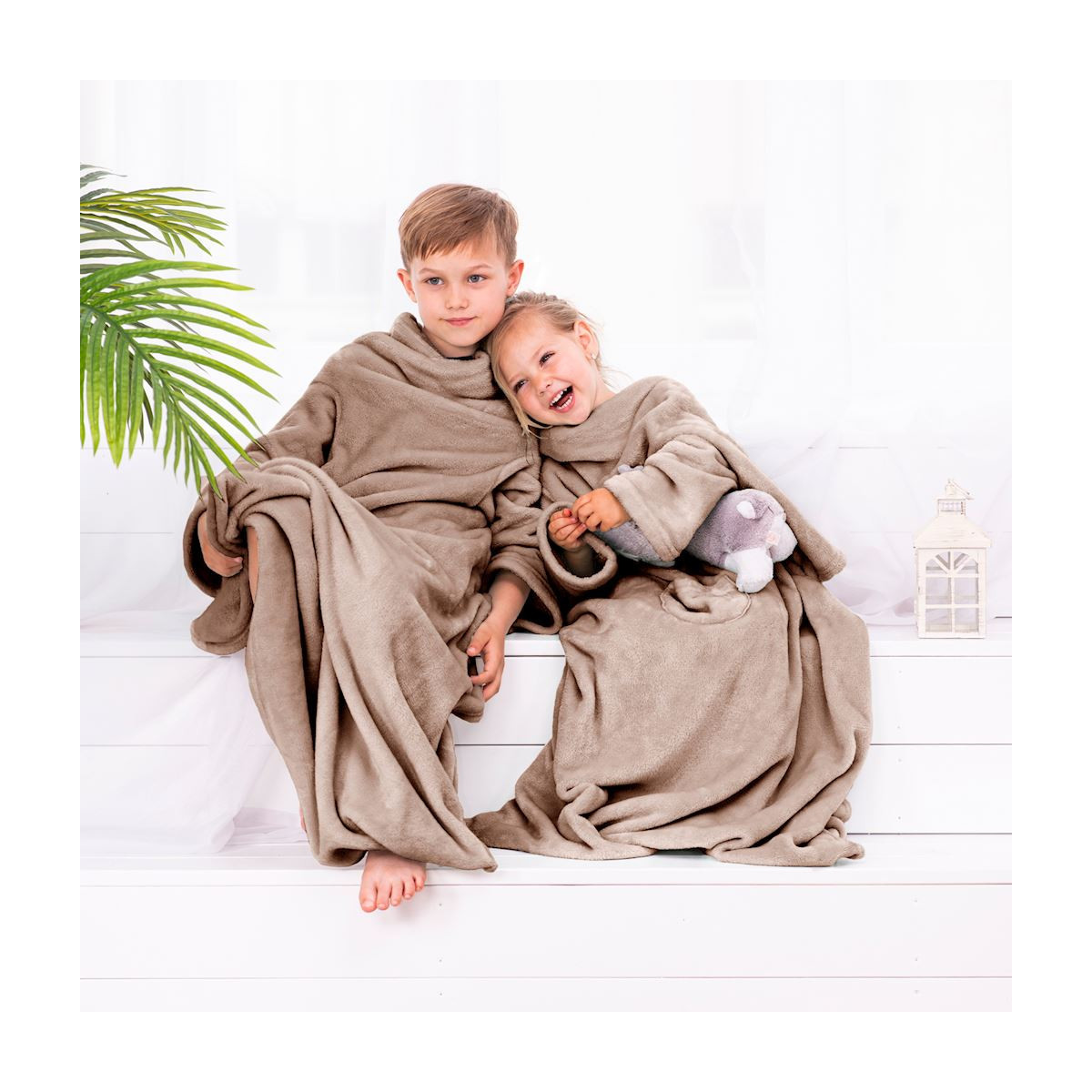 Pătură pentru copii de culoare maro cu mâneci, 90x105