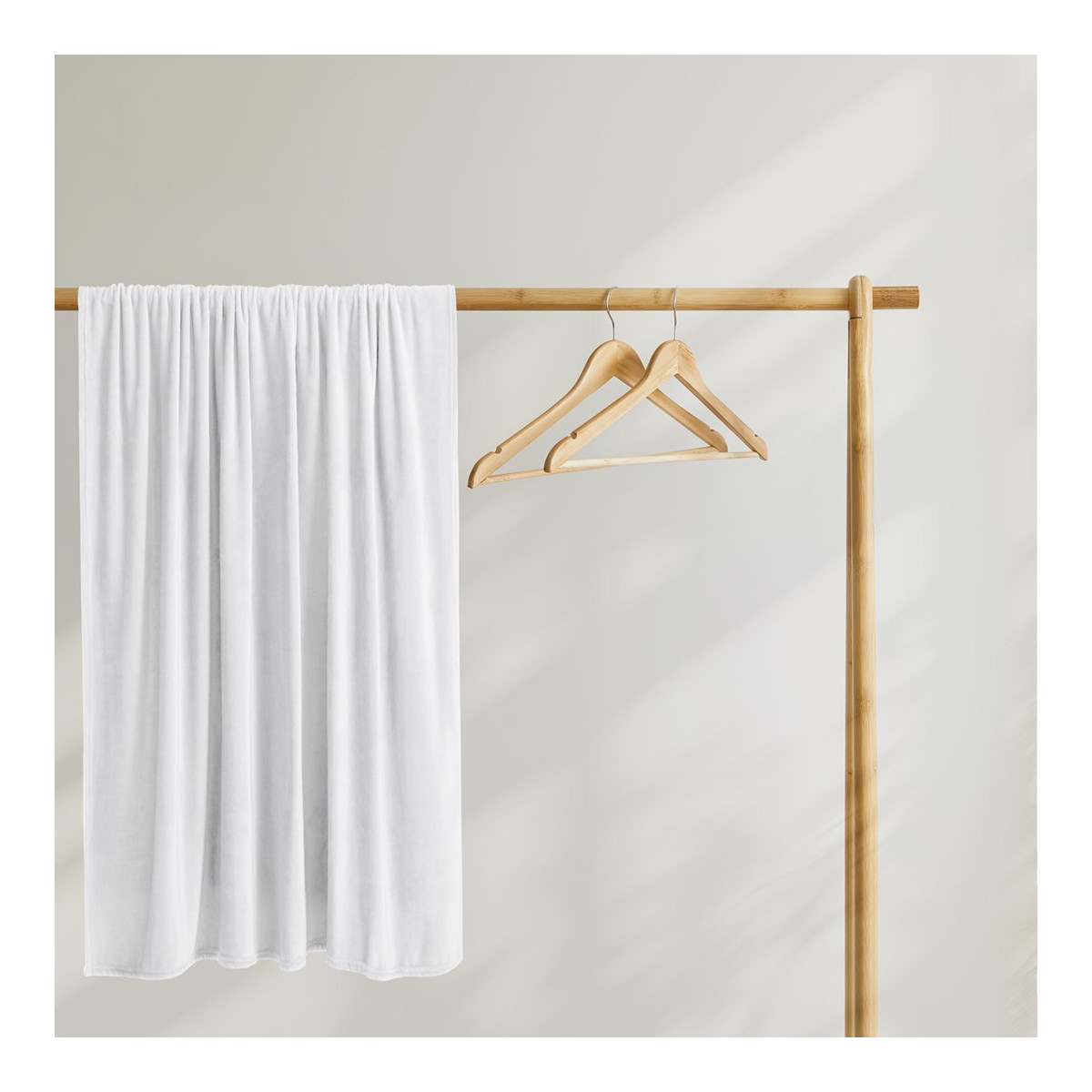 Pătură albă moale din microfibra MIC, 220x240