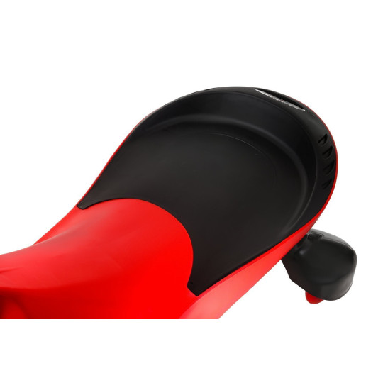 Masină de jucărie cu roți LED într-o culoare roșie