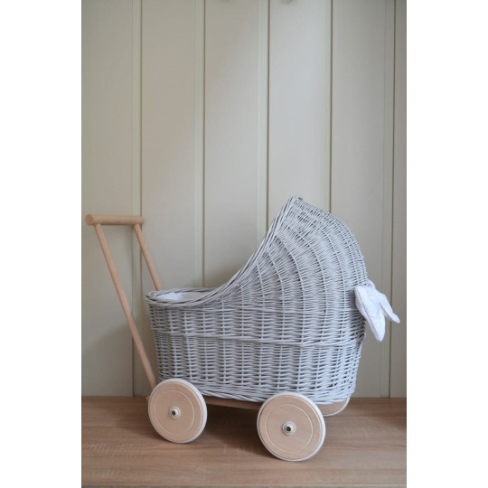 Cărucioare din ratan pentru copii cu cearceaf alb