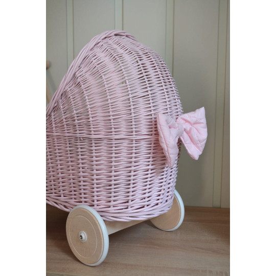 Cărucioare de paie pentru copii, în culoarea roz, cu perină.