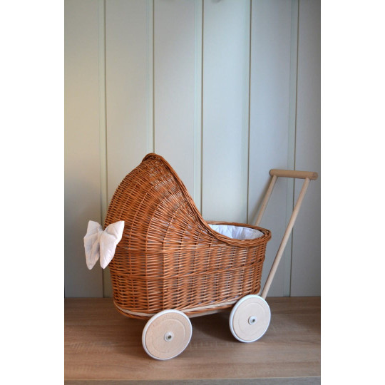 Cărucioare joase din ratan la un preț super în culoarea maro