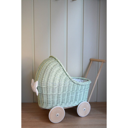 Cărucioare din rattan pentru copii, cu roți din cauciuc, în culoarea mentă.