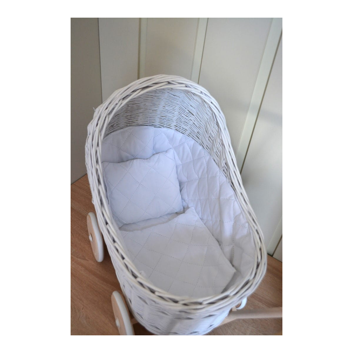 Cărucioare din nuiele pentru copii, albe, cu roți din cauciuc