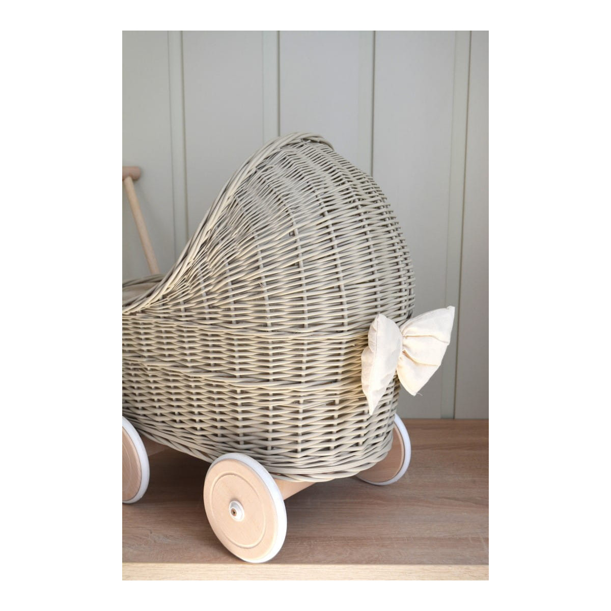 Cărucioare pentru copii din ratan bej cu păturică ecru