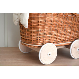 Cărucioare din ratan de calitate cu roți din cauciuc de culoare maro