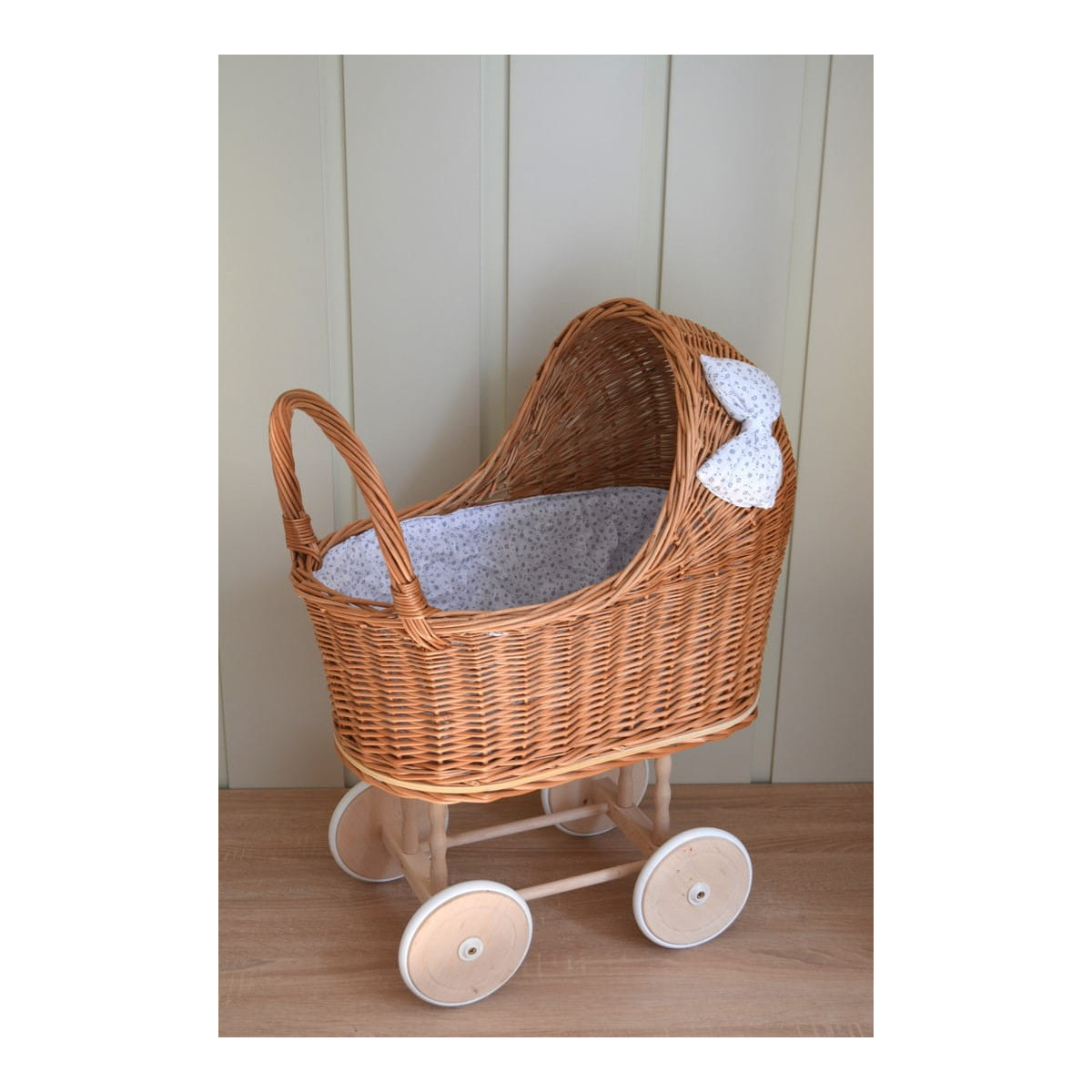 Cărucioare de copii tricotate de culoare maro cu fundiță