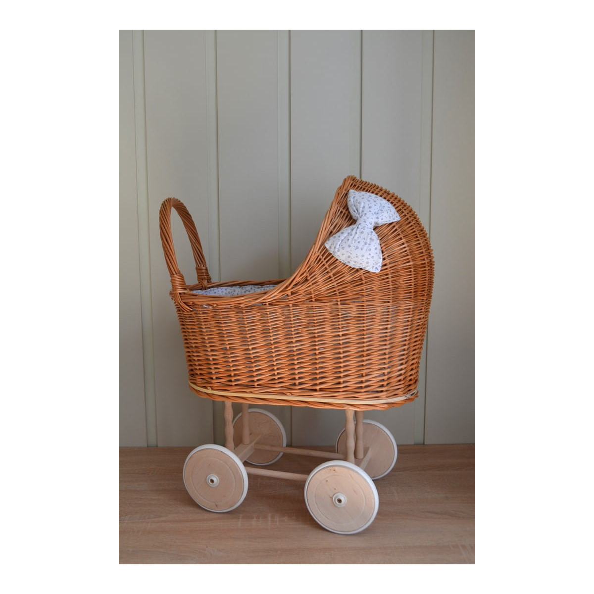 Cărucioare de copii tricotate de culoare maro cu fundiță
