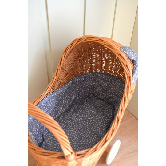 Cărucior pentru fetiță de culoare maro cu fundiță