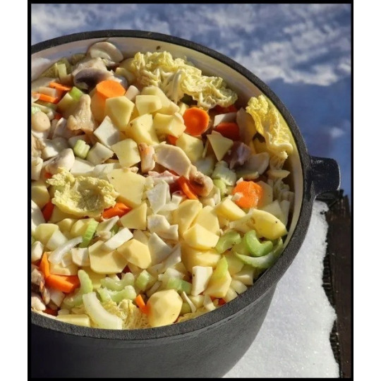 Practică oala de fontă pentru foc deschis sau grătar de 8L.