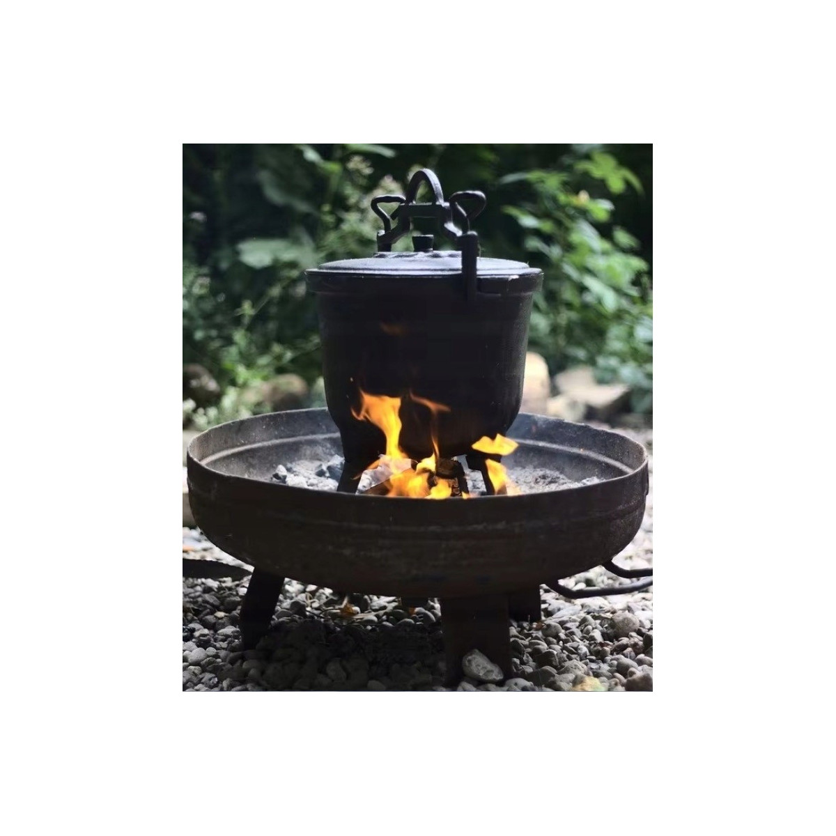 Ceaun din fontă pentru foc sau grătar, 11L