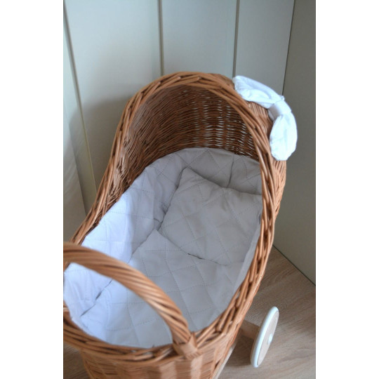 Cărucior pentru păpuși de culoare maro cu fundiță albă