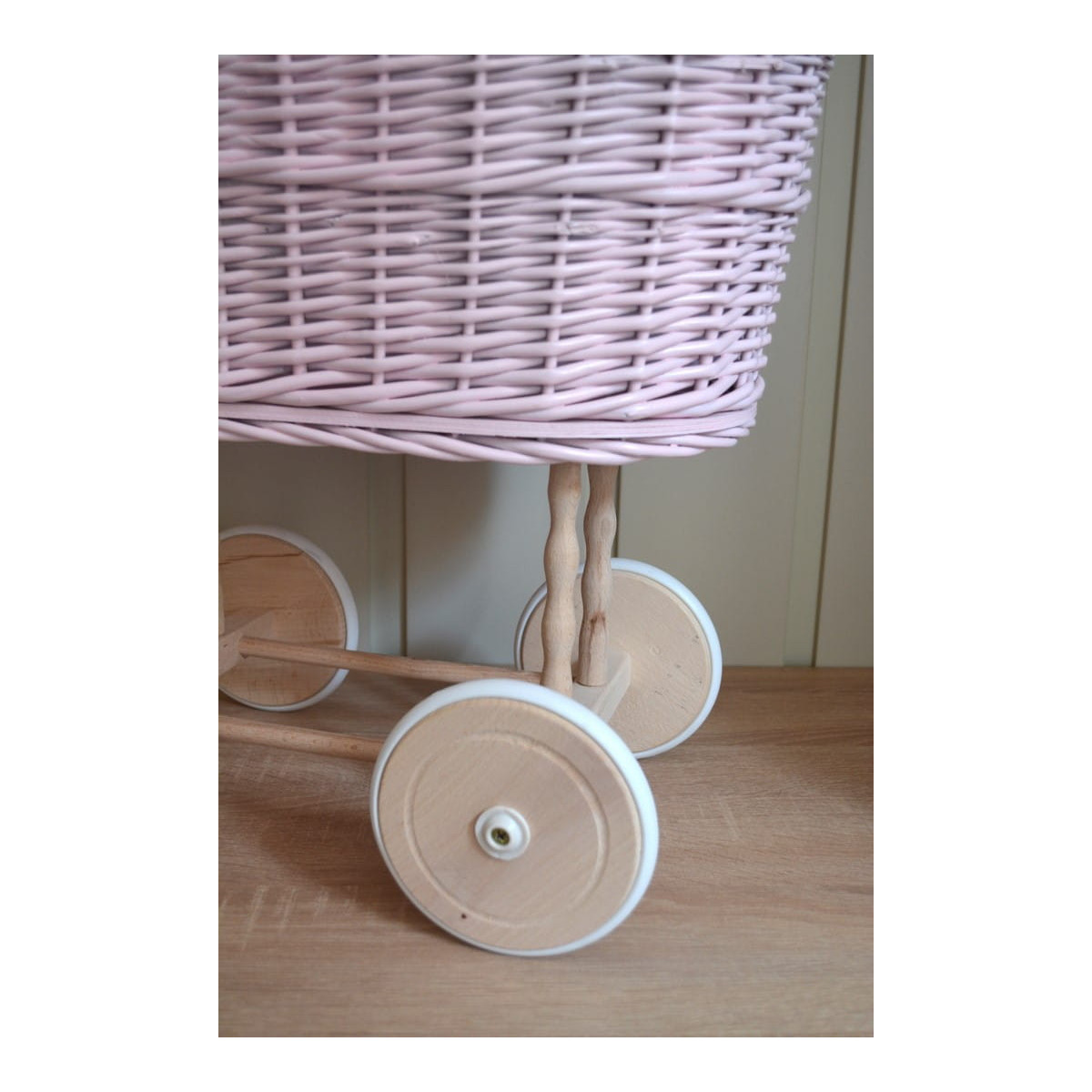 Cărucior roz pentru fetițe, cu fundiță albă