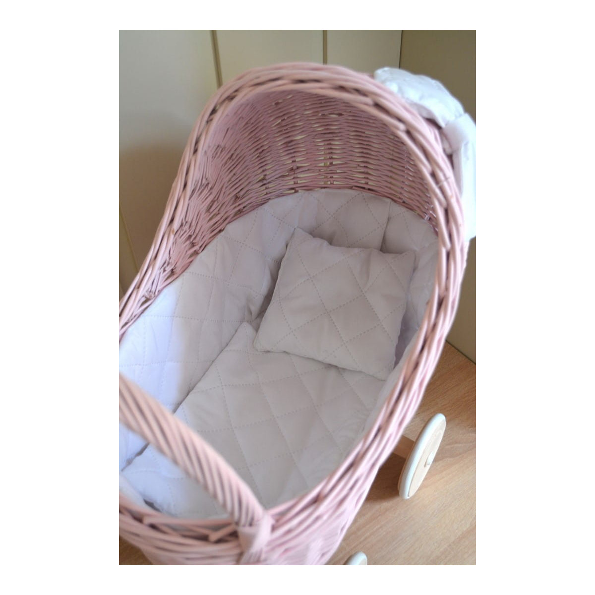 Cărucior roz pentru fetițe, cu fundiță albă