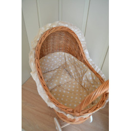 Cărucior din material natural cu volanță