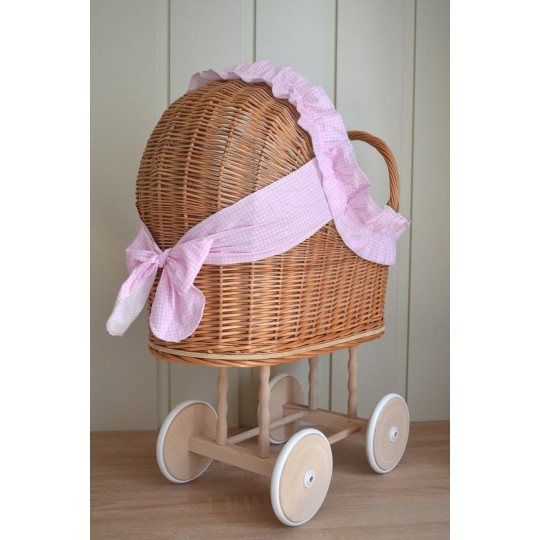 Carucior din material natural cu volan roz.