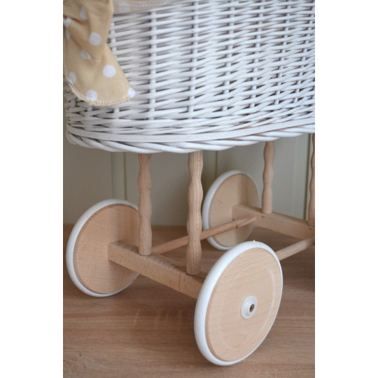 Cărucior alb din rattan cu volan bej