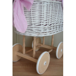 Cărucior alb din rattan cu volan roz