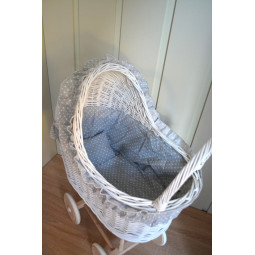 Cărucior de lux pentru păpuși cu pătură gri și volan.