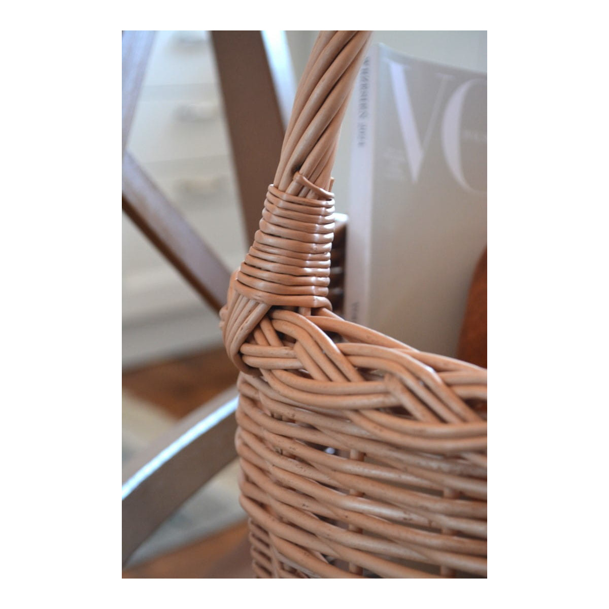 Coș rotund din ratan cu mâner