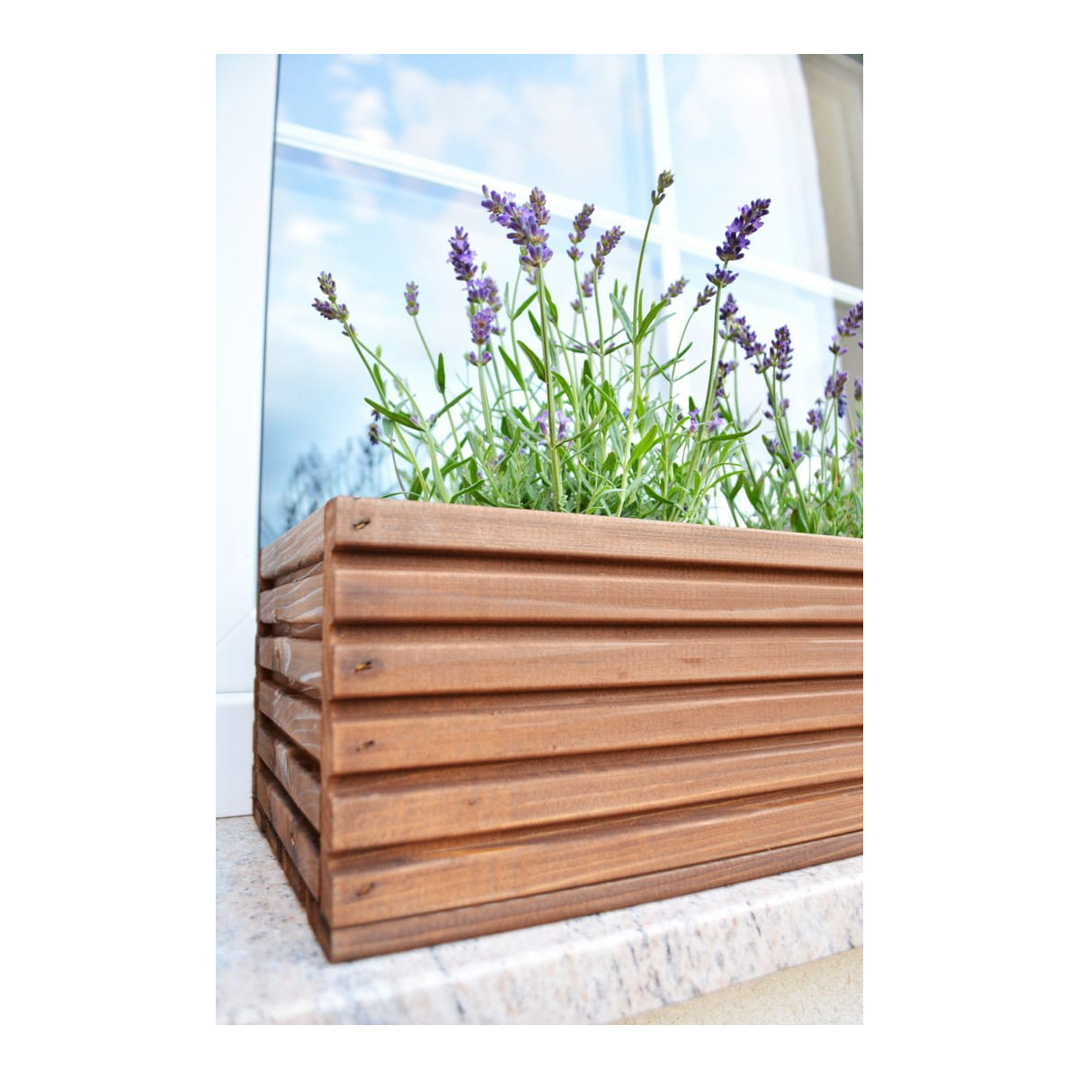 Design de ghiveci din lemn de culoare marron închis