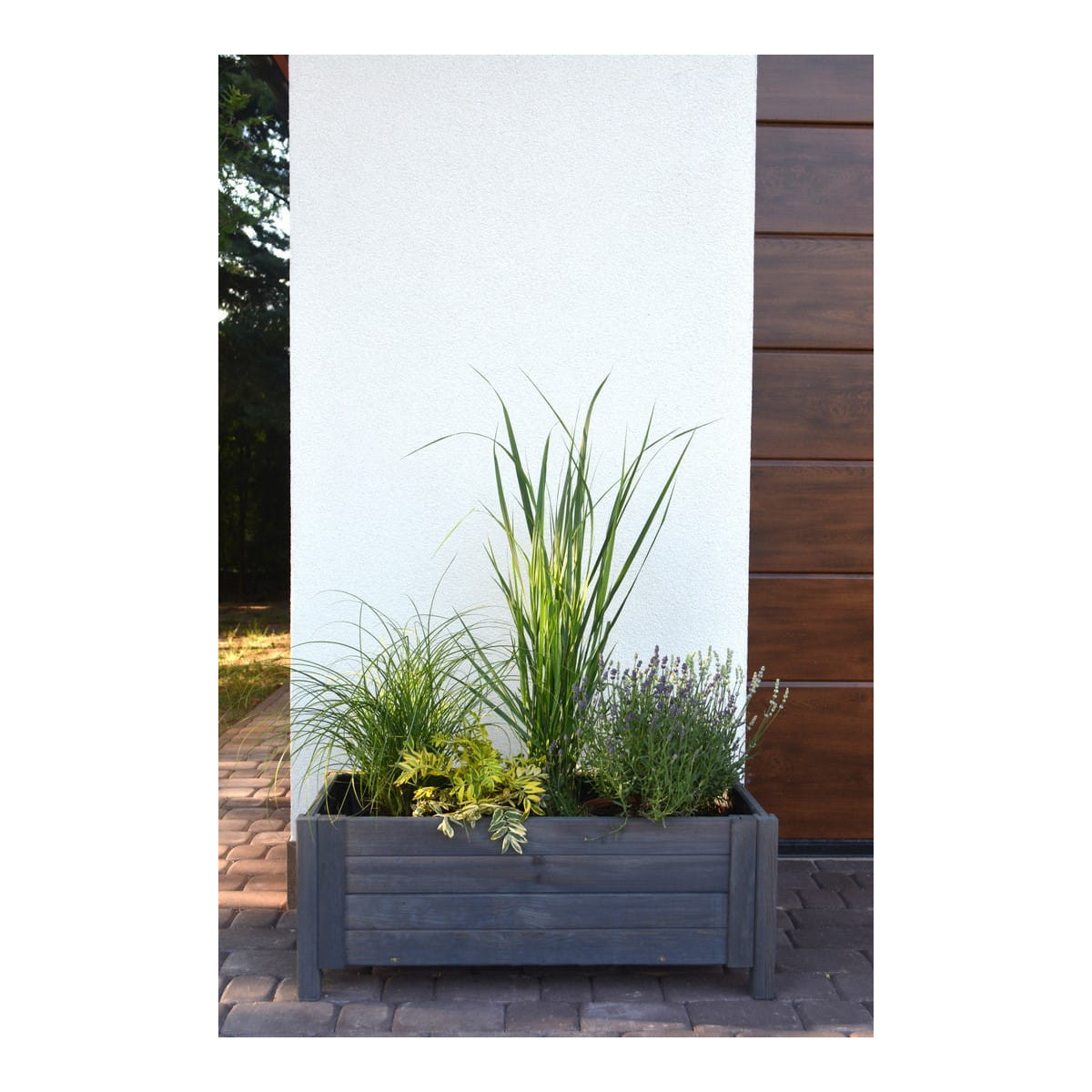 Ghivece din lemn pentru terasă de culoare gri închis