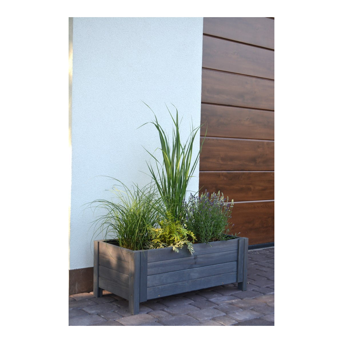 Ghivece din lemn pentru terasă de culoare gri închis