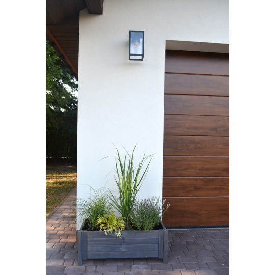 Ghivece din lemn pentru terasă de culoare gri închis