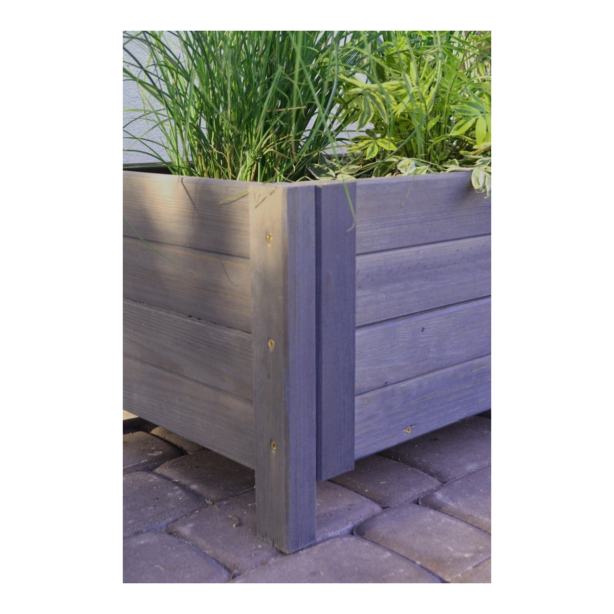 Ghivece din lemn pentru terasă de culoare gri închis