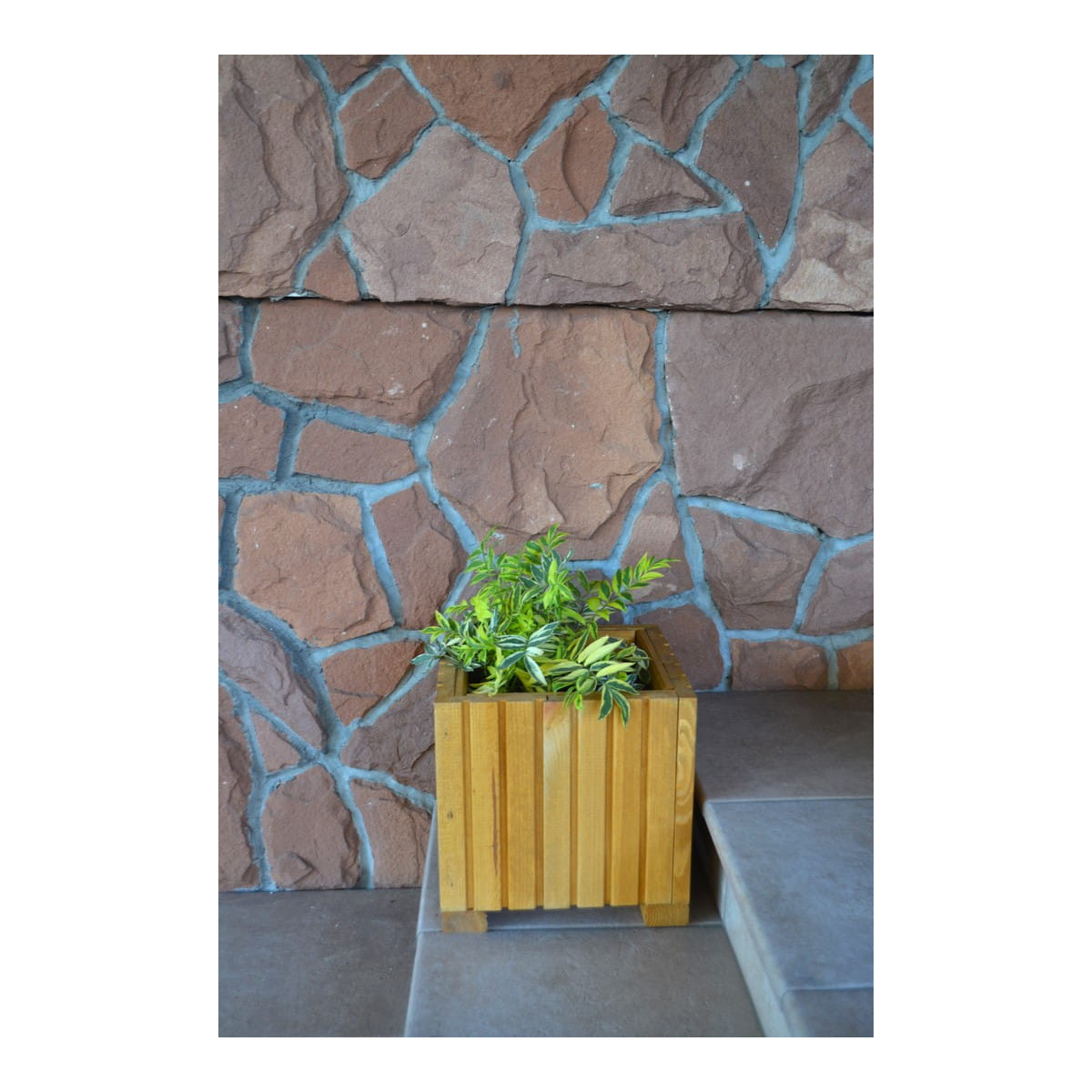 Drevený kvetináč 25 cm v svetlo hnedej farbe