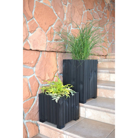 Ghiveci din lemn de culoare neagră