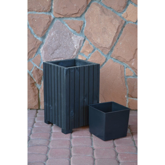 Ghiveci din lemn de culoare neagră