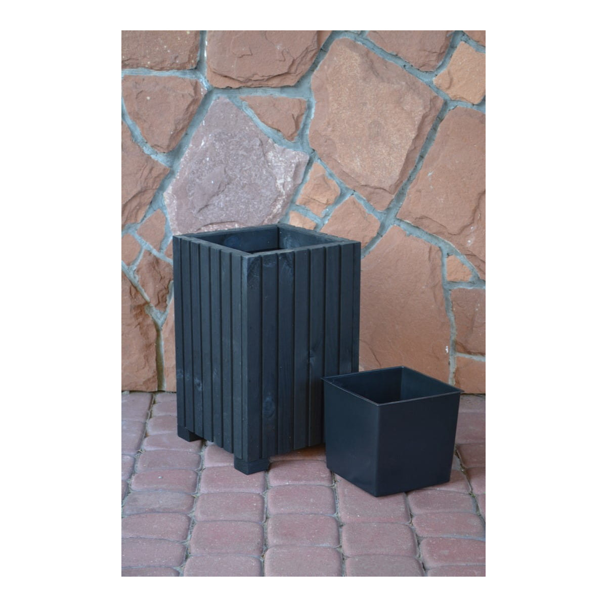 Ghiveci din lemn de culoare neagră