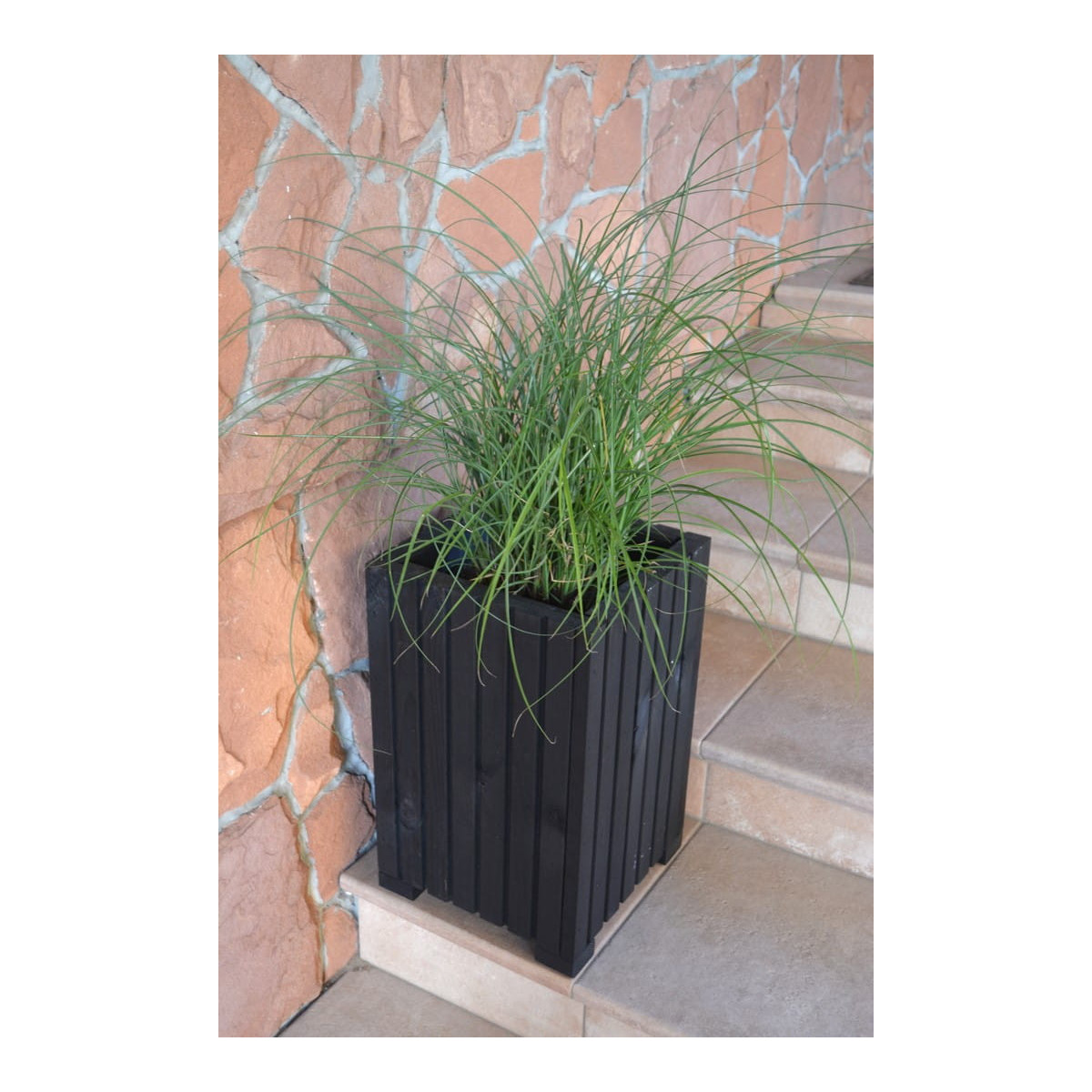 Ghiveci din lemn de culoare neagră