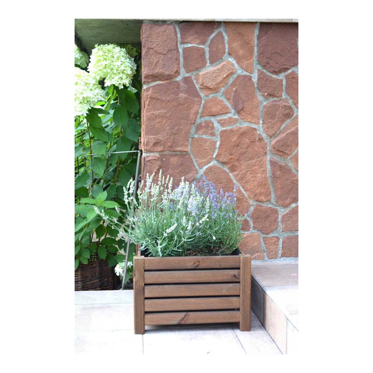 Banchete de flori din lemn maro