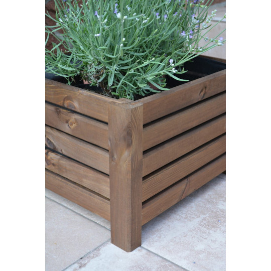 Banchete de flori din lemn maro