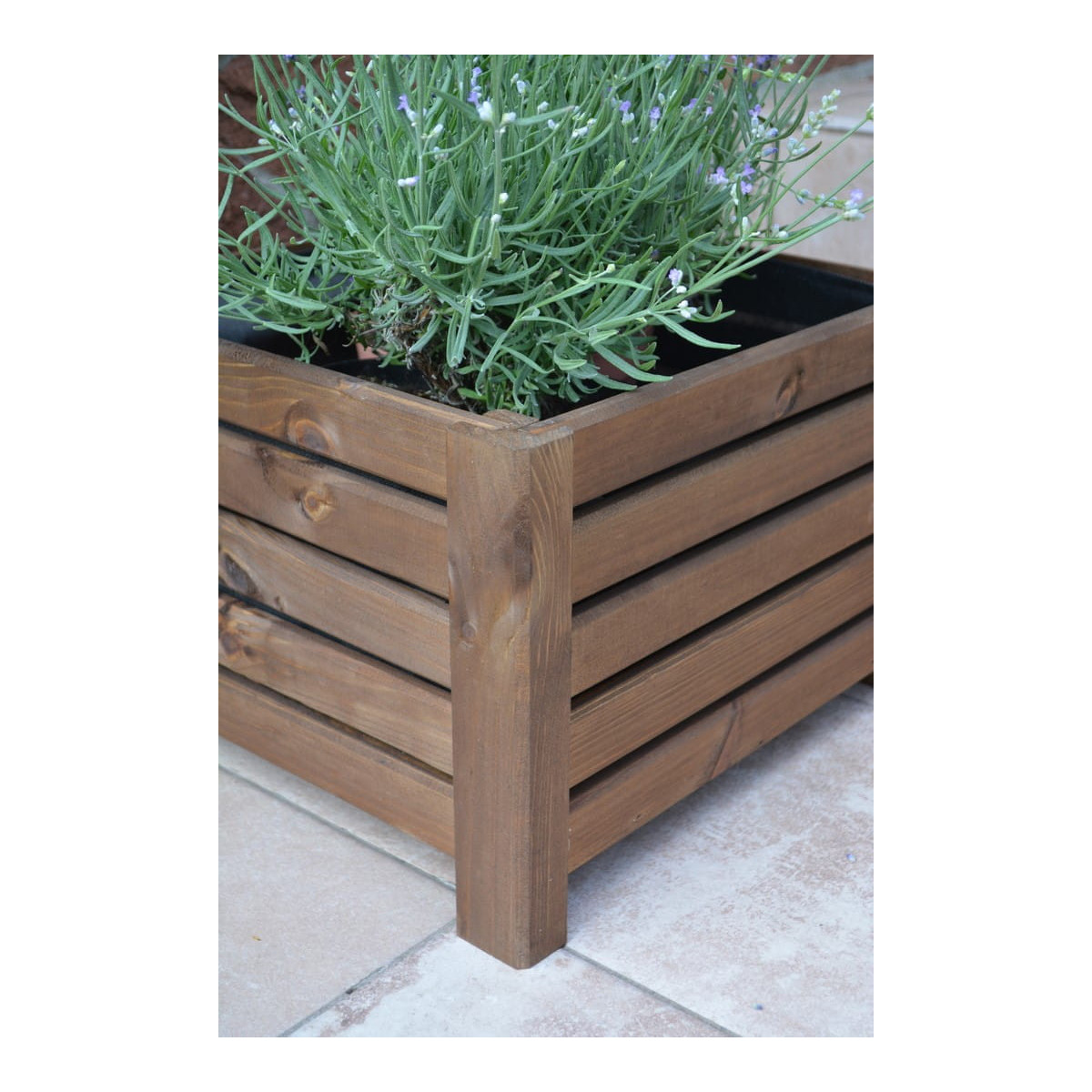 Banchete de flori din lemn maro