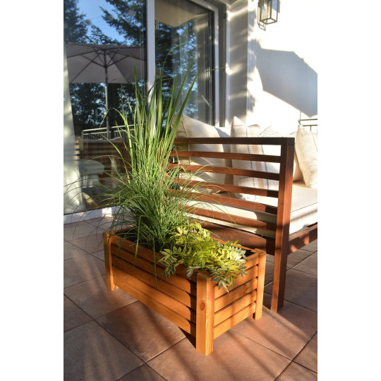 Lumânări călăreț de grădină din lemn de culoare maro deschis.