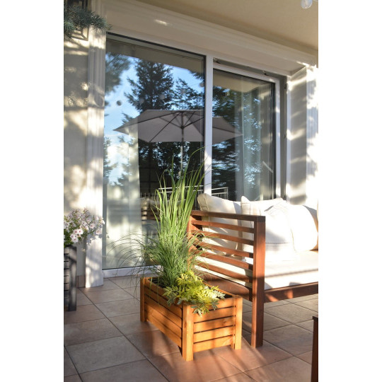 Lumânări călăreț de grădină din lemn de culoare maro deschis.