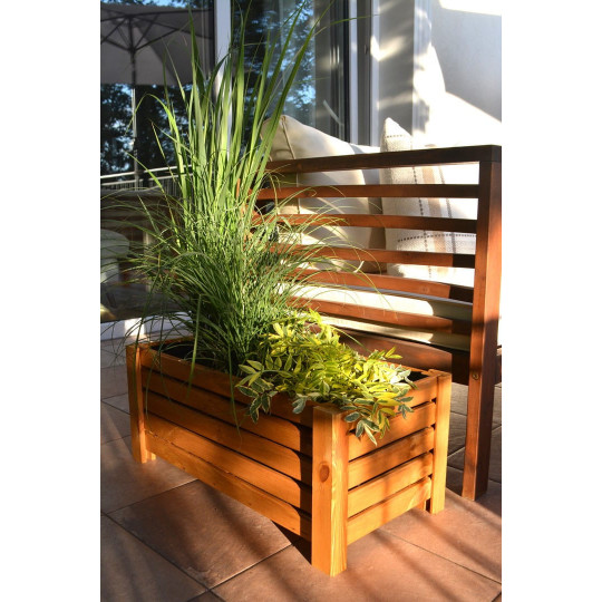 Lumânări călăreț de grădină din lemn de culoare maro deschis.