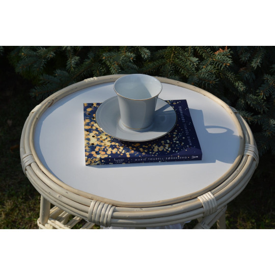 Meseu rotund de cafea de culoare albă