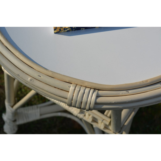 Meseu rotund de cafea de culoare albă