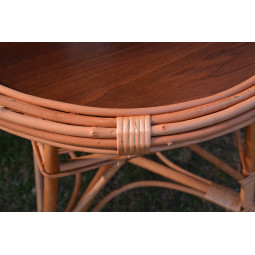 Masă ovală din ratan natural cu suprafață întunecată